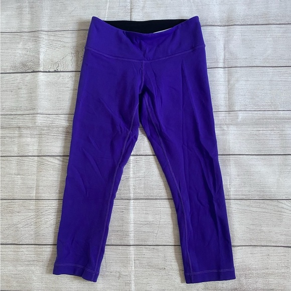 lululemon athletica Pants - Lululemon Athletica Purple Leggings Cropped Workout  Bottoms in Size 4